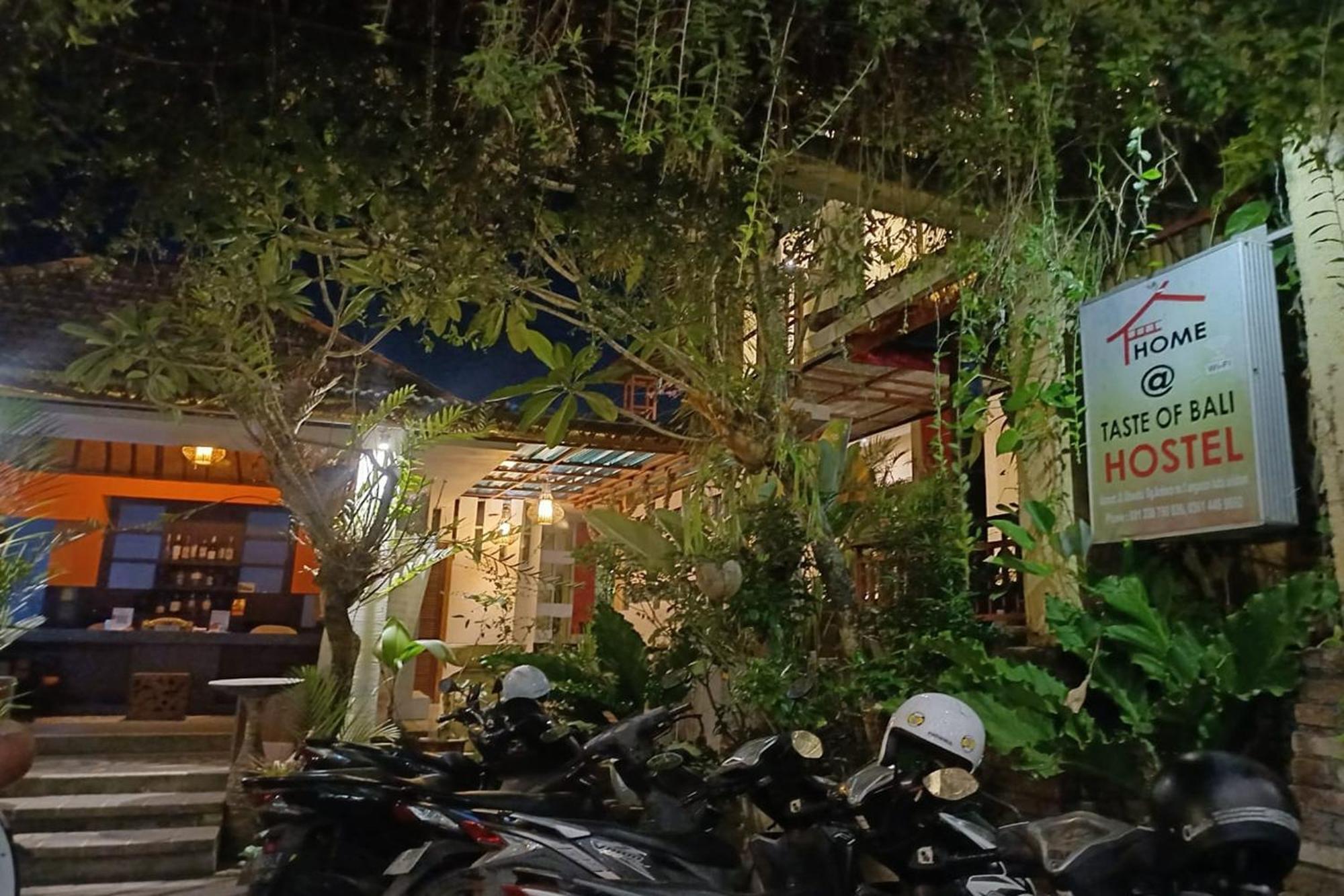 Taste Of Bali Hostel Kuta Lombok Exteriör bild